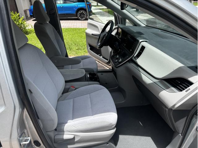 Photo of 2020 Silver Toyota Sienna