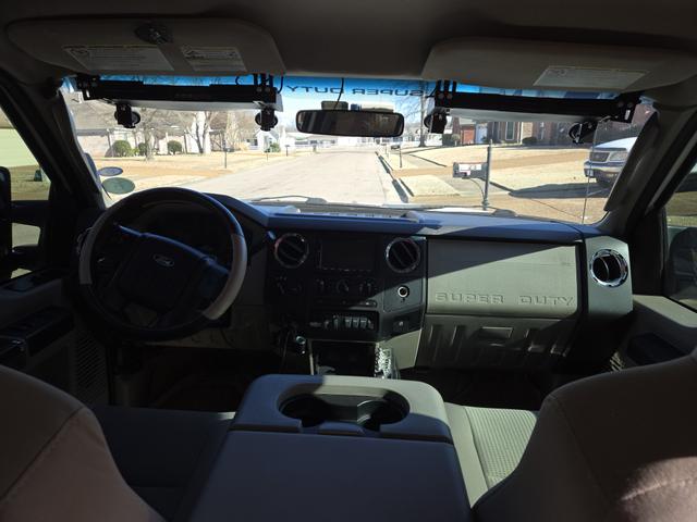 Photo of 2008 White Ford F-250