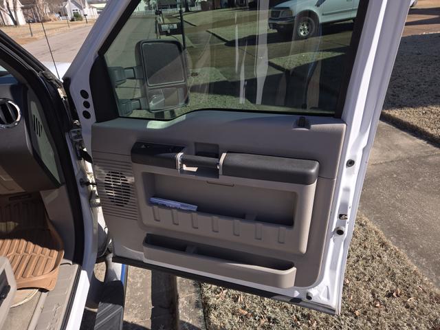 Photo of 2008 White Ford F-250