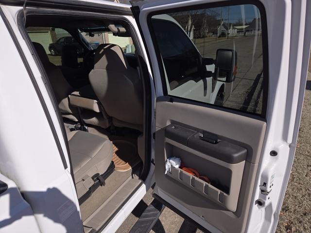 Photo of 2008 White Ford F-250