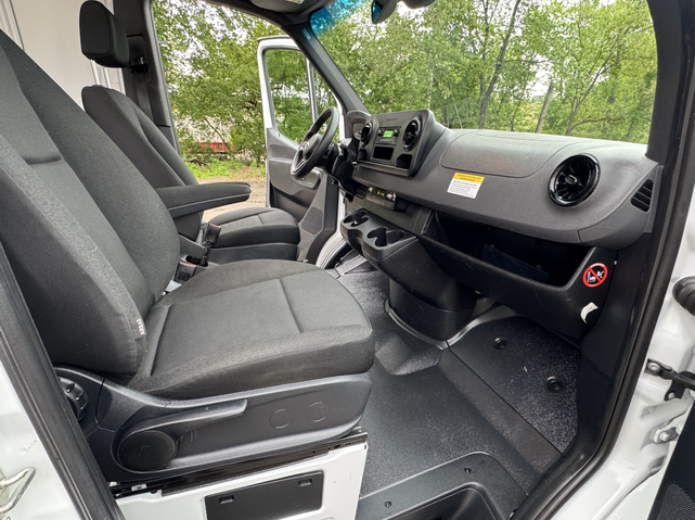 Photo of 2019 White Mercedes-Benz Sprinter 2500