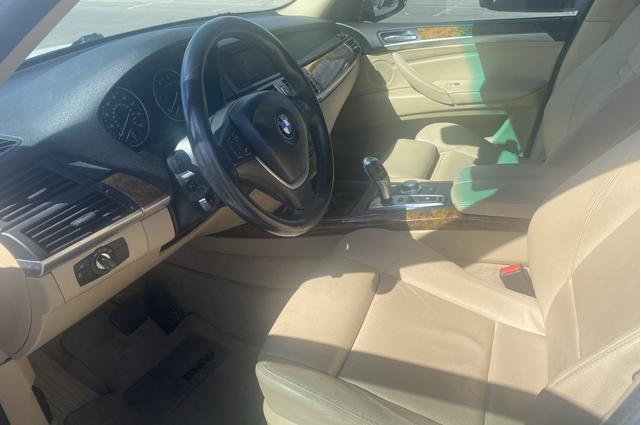 Photo of 2009 White BMW X5