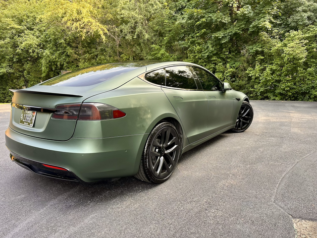 Photo of 2021 Black Tesla Model S
