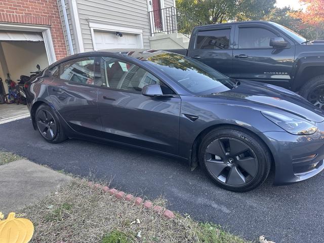 Photo of 2022 Gray Tesla Model 3