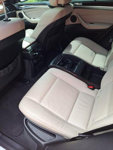Photo of 2011 White BMW X6