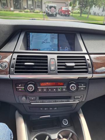 Photo of 2011 White BMW X6
