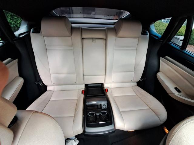 Photo of 2011 White BMW X6