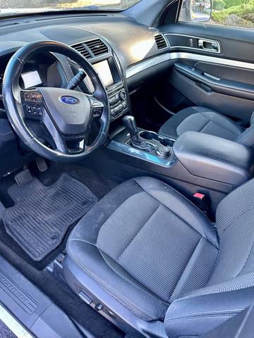 Photo of 2016 White Ford Explorer