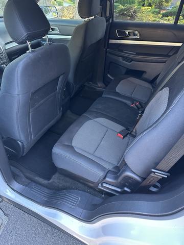 Photo of 2016 White Ford Explorer