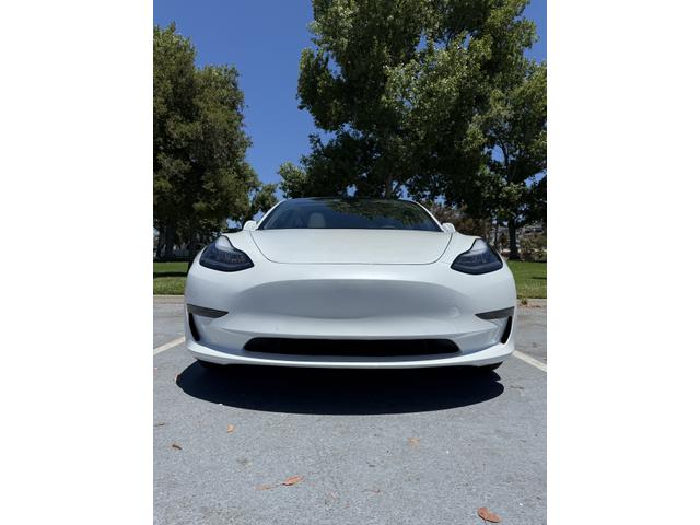 Photo of 2020 White Tesla Model 3