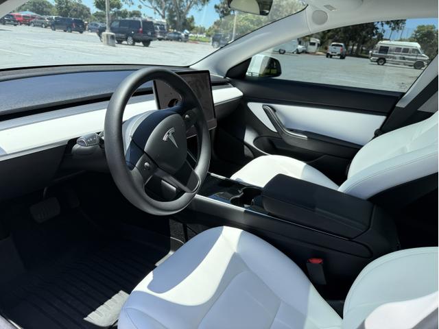 Photo of 2020 White Tesla Model 3