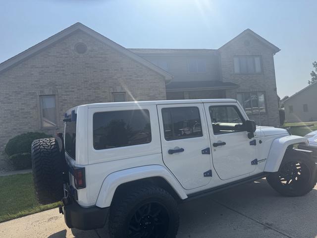 Photo of 2015 White Jeep Wrangler Unlimited