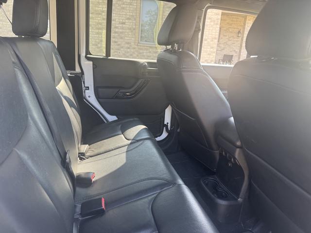 Photo of 2015 White Jeep Wrangler Unlimited