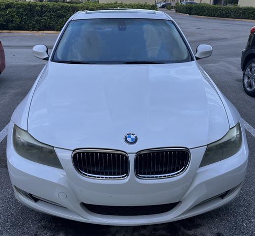 Photo of 2011 White BMW 335