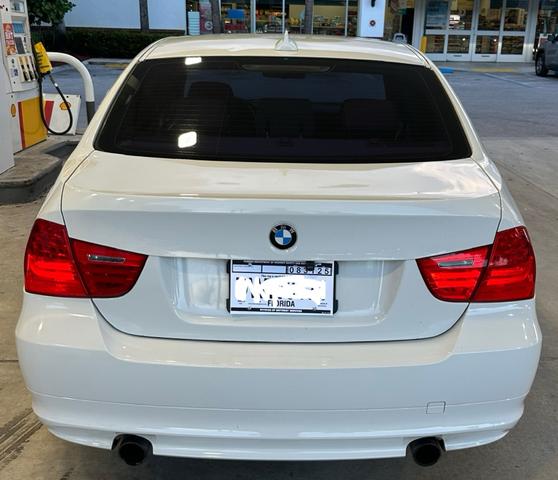 Photo of 2011 White BMW 335