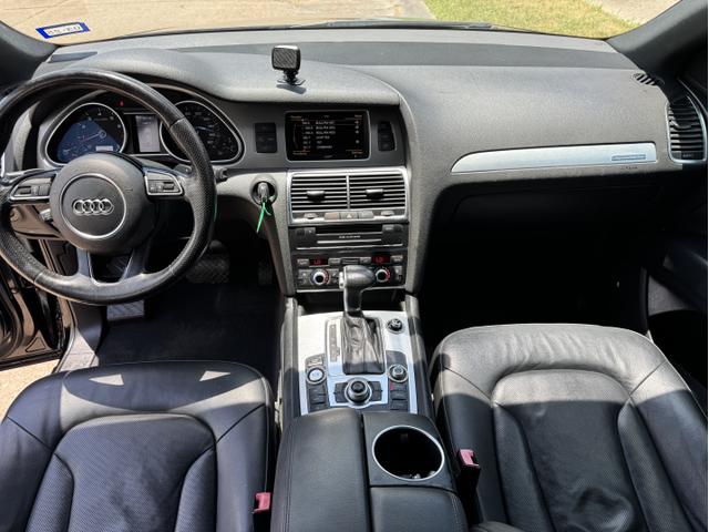 Photo of 2015 Black Audi Q7