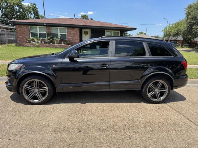 Photo of 2015 Black Audi Q7