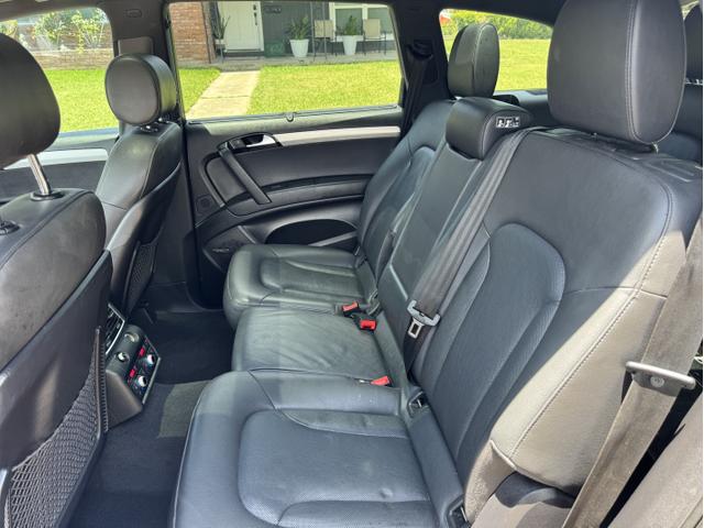 Photo of 2015 Black Audi Q7