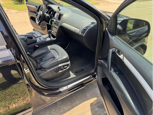 Photo of 2015 Black Audi Q7