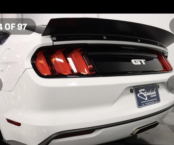Photo of 2015 White Ford Mustang