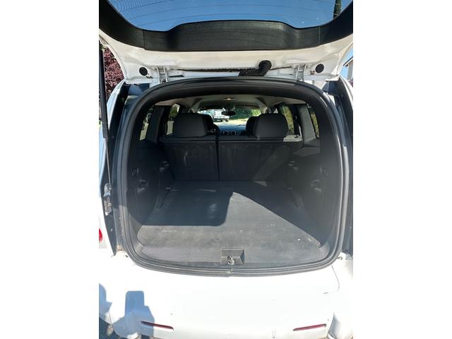 Photo of 2010 White Chevrolet HHR