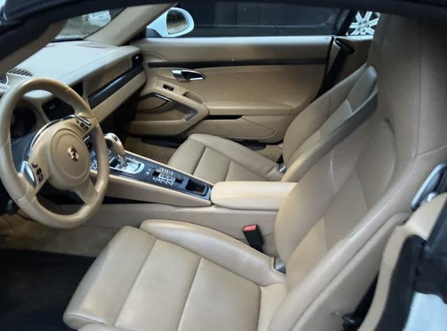 Photo of 2013 White Porsche 911