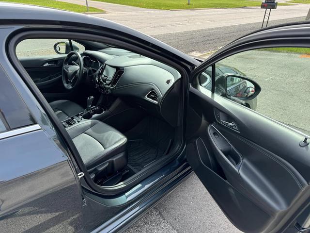 Photo of 2018 Gray Chevrolet Cruze