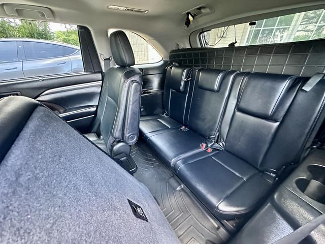 Photo of 2019 White Toyota Highlander