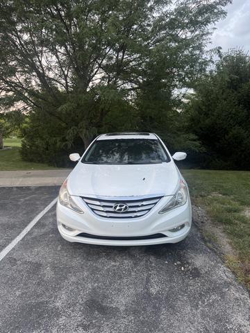 Photo of 2011 White Hyundai SONATA