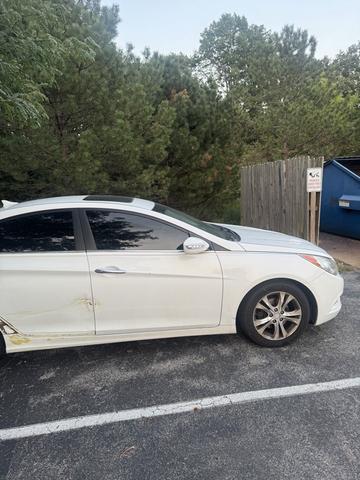 Photo of 2011 White Hyundai SONATA