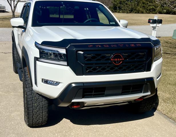 Photo of 2024 White Nissan Frontier