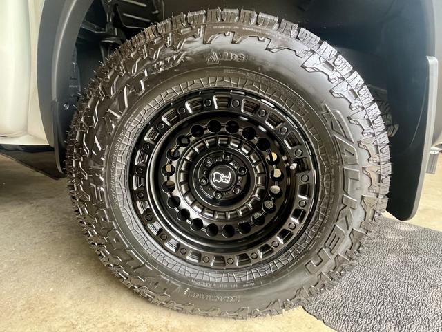 Photo of 2024 White Nissan Frontier