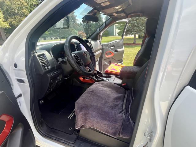 Photo of 2024 White Nissan Frontier
