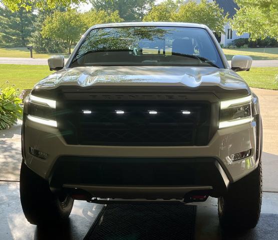 Photo of 2024 White Nissan Frontier