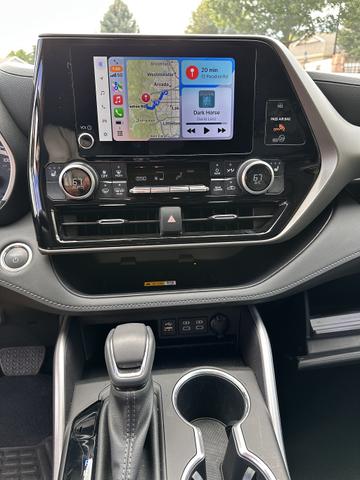 Photo of 2024 Silver Toyota Highlander Hybrid