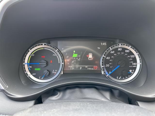 Photo of 2024 Silver Toyota Highlander Hybrid