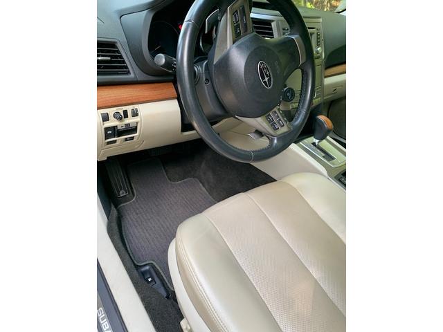 Photo of 2014 Gray Subaru Outback