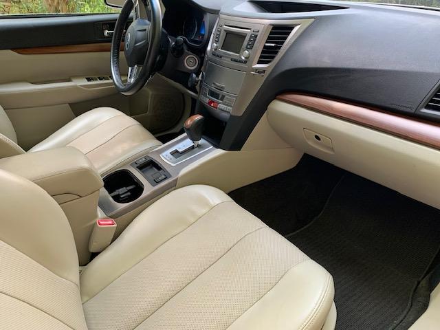Photo of 2014 Gray Subaru Outback