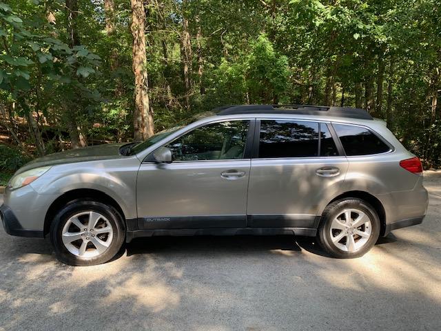 Photo of 2014 Gray Subaru Outback