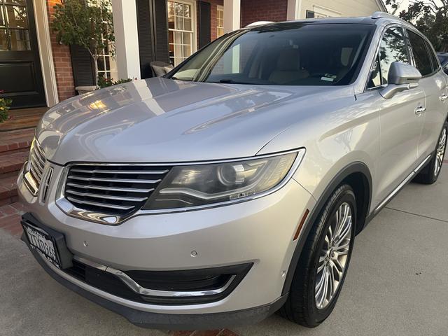 Photo of 2016 Silver Lincoln MKX