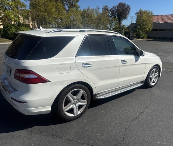 Photo of 2014 White Mercedes-Benz M-Class