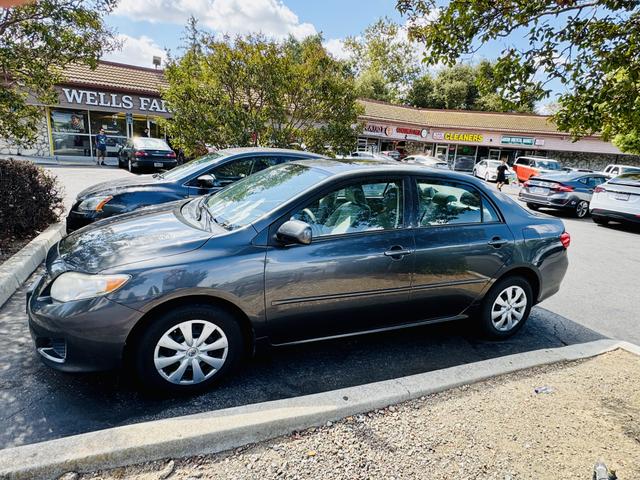 Photo of 2010 Gray Toyota Corolla