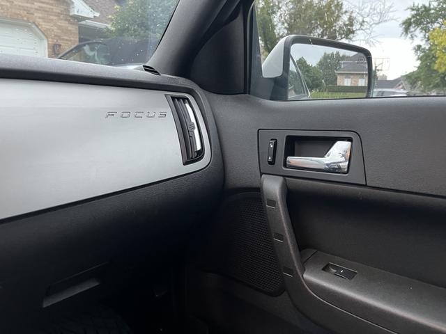 Photo of 2008 Silver Ford Focus