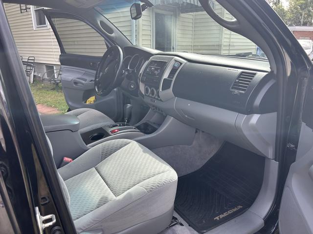 Photo of 2011 Black Toyota Tacoma