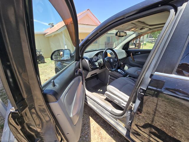 Photo of 2006 Black Saturn Vue
