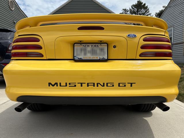 Photo of 1995 Yellow Ford Mustang