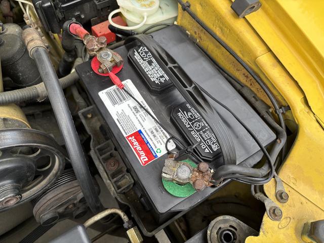 Photo of 1995 Yellow Ford Mustang