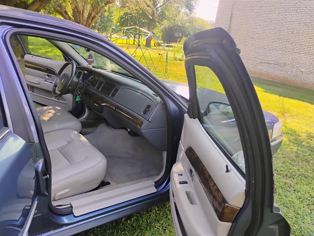 Photo of 2009 Blue Mercury Grand Marquis