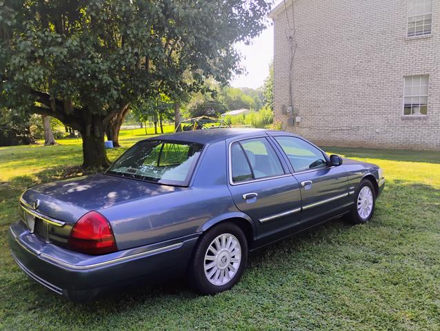 Photo of 2009 Blue Mercury Grand Marquis