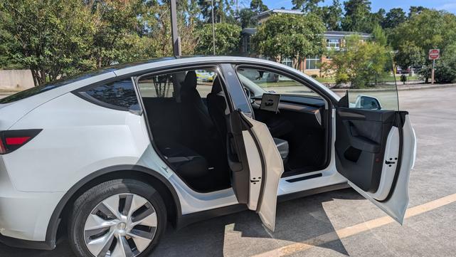 Photo of 2023 White Tesla Model Y
